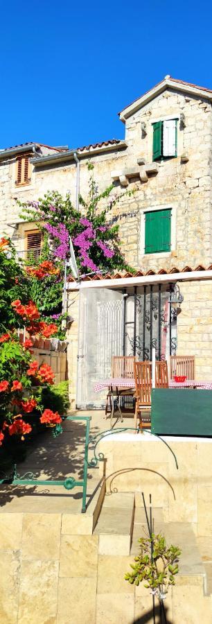 Apartment Alena With Terrace And Garden Center Jelsa Елса Экстерьер фото