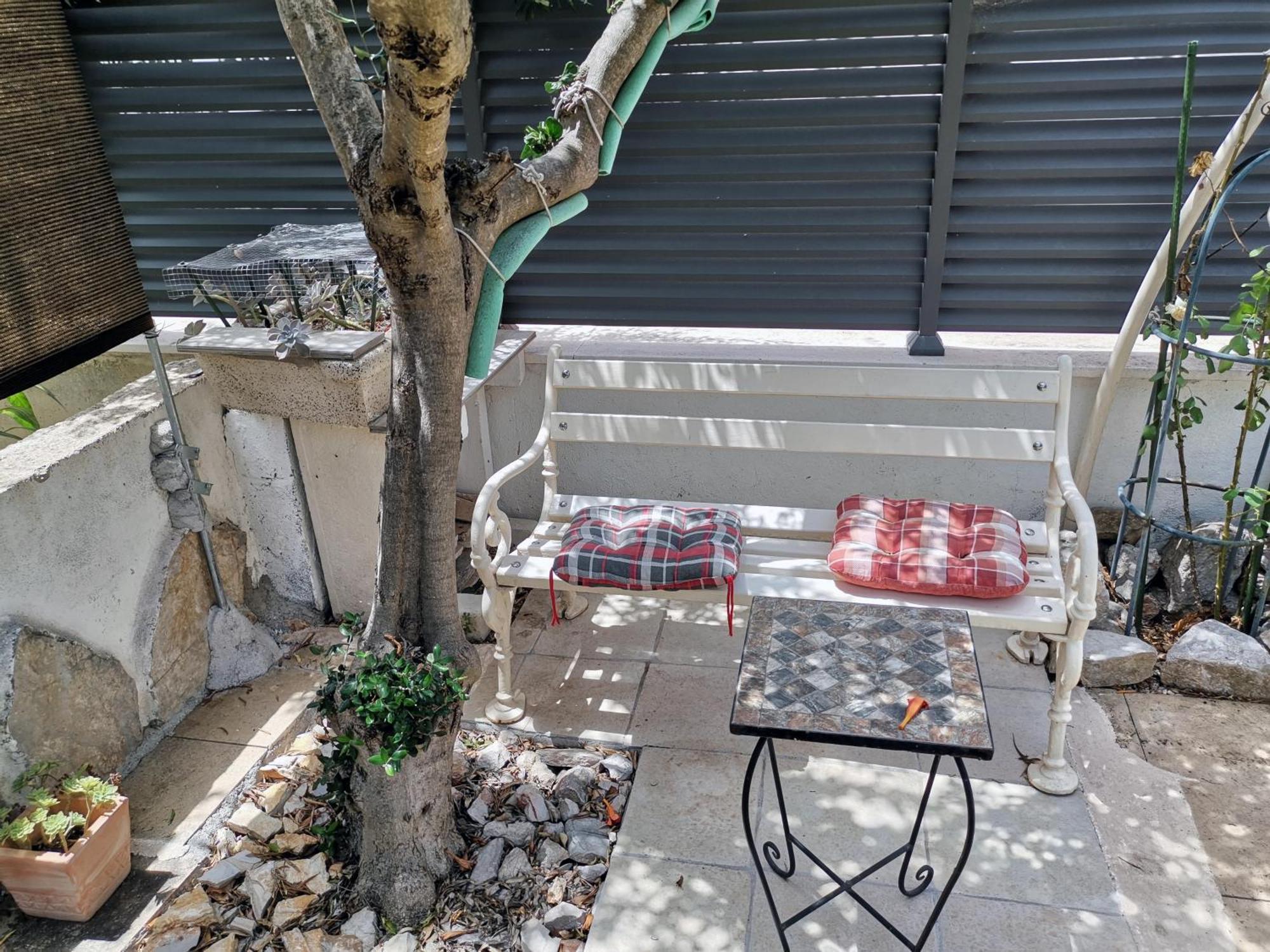Apartment Alena With Terrace And Garden Center Jelsa Елса Экстерьер фото